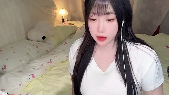 SweetButWildbaby online show from May 11, 2026, 3:51 pm