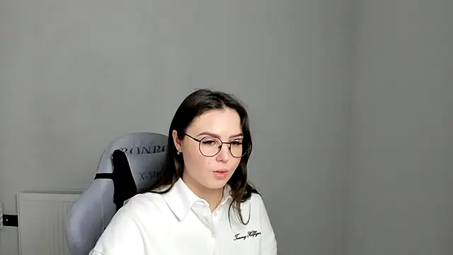 Regina cute  online show from April 30, 2026, 7:36 am