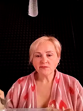 Snapshot of Svetlysvet chatting on April 24, 2026, 5:32 am Svetlysvet online show from April 24, 2026, 5:32 am