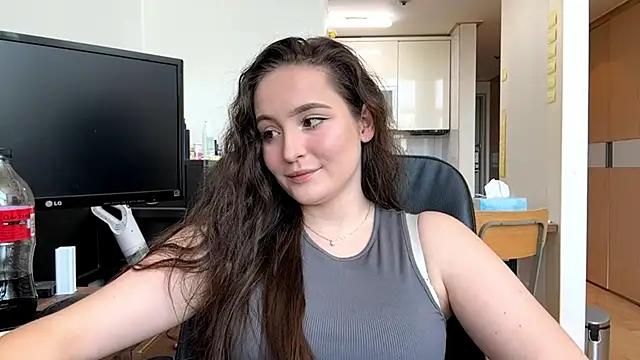 Emilly Cart online show from May 15, 2026, 3:35 am