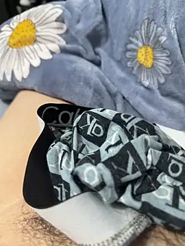 Evil21023 online show from April 18, 2026, 1:48 pm