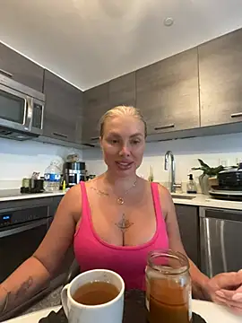 Karen Luxe online show from May 20, 2026, 7:53 pm
