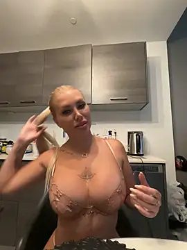 Karen Luxe online show from May 30, 2026, 11:24 pm