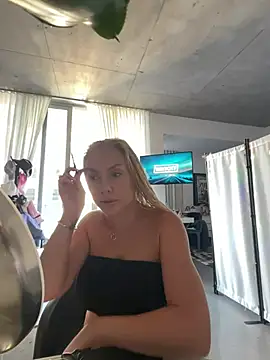 Karen Luxe online show from August 7, 2026, 9:39 pm