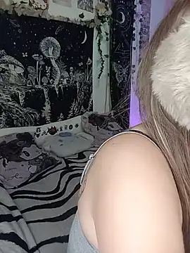 lya nekko  online show from July 19, 2026, 8:01 pm