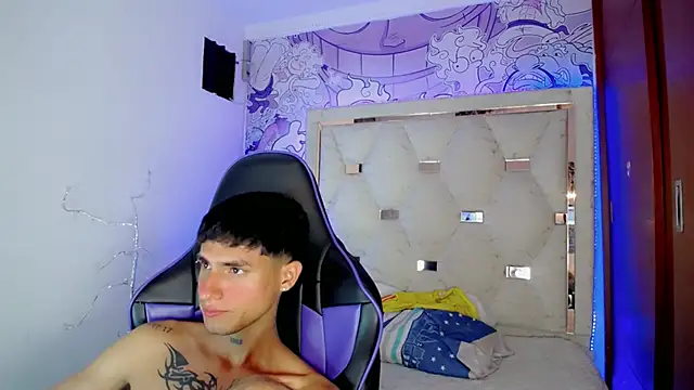 AAA WHITE online show from May 8, 2026, 3:34 am