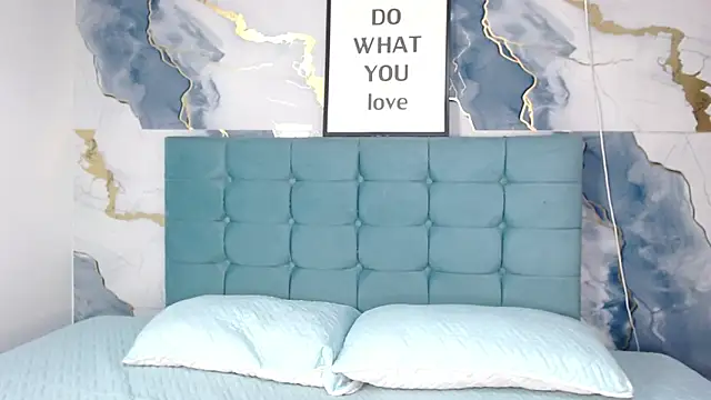 ailyn-45 online show from April 18, 2026, 11:05 pm