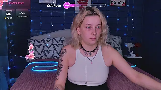 Snapshot of Crystal__Jull chatting on May 7, 2026, 11:32 pm Crystal Jull online show from May 7, 2026, 11:32 pm
