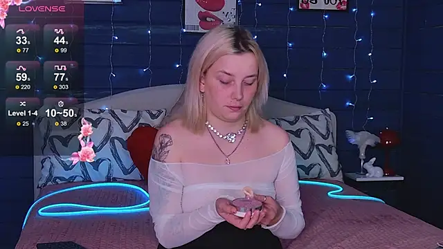 Snapshot of Crystal__Jull chatting on May 14, 2026, 10:16 pm Crystal Jull online show from May 14, 2026, 10:16 pm