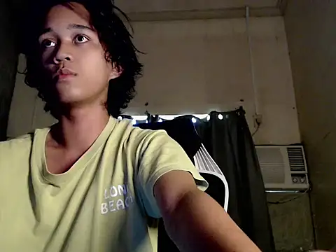 Snapshot of urnaughty_paul chatting on June 19, 2026, 5:45 am urnaughty paul online show from June 19, 2026, 5:45 am