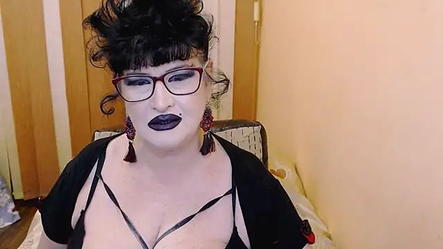 Snapshot of QuuenOfSin chatting on February 5, 2025, 1:37 am QuuenOfSin online show from February 5, 2025, 1:37 am