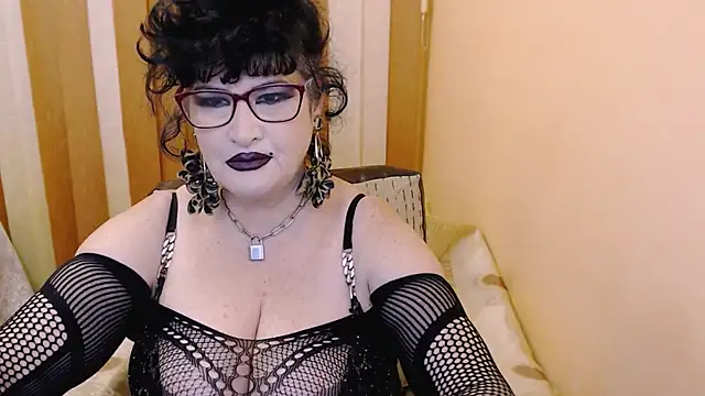 Snapshot of QuuenOfSin chatting on February 9, 2025, 10:54 pm QuuenOfSin online show from February 9, 2025, 10:54 pm