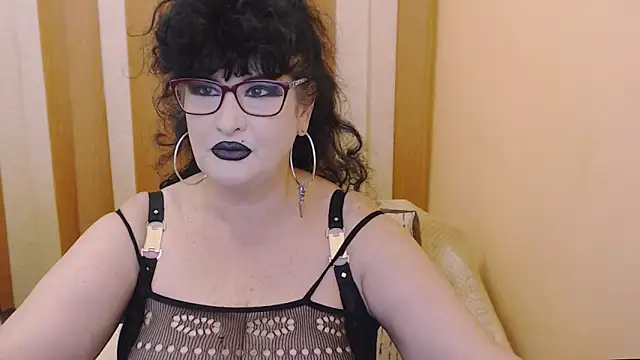 Snapshot of QuuenOfSin chatting on October 24, 2025, 8:49 pm QuuenOfSin online show from October 24, 2025, 8:49 pm