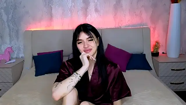 Snapshot of Holly_Beck chatting on May 19, 2026, 1:56 am Holly Beck online show from May 19, 2026, 1:56 am