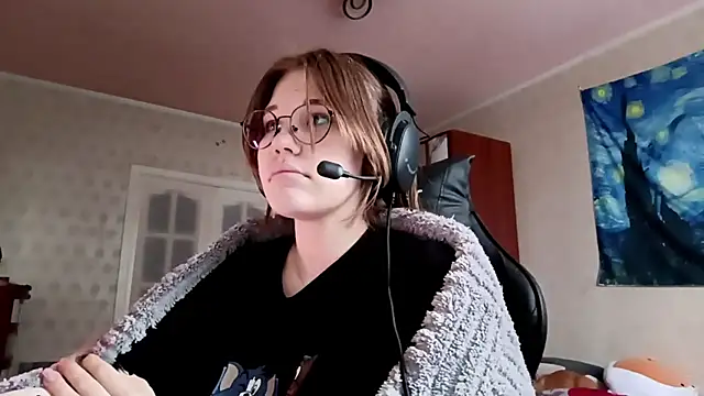 MandieBusby online show from April 21, 2026, 3:17 pm