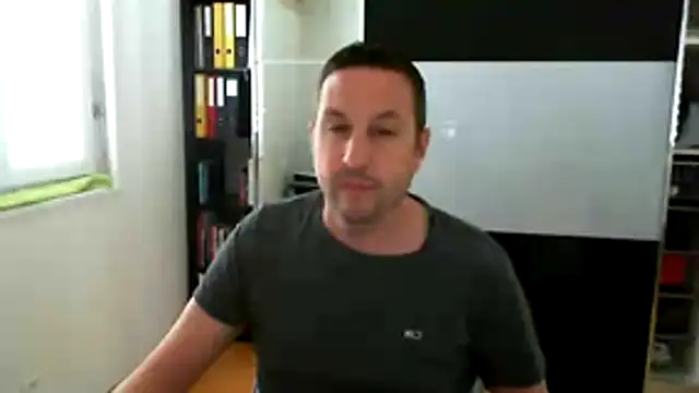 FeelFree88-ZH online show from April 24, 2026, 9:45 am