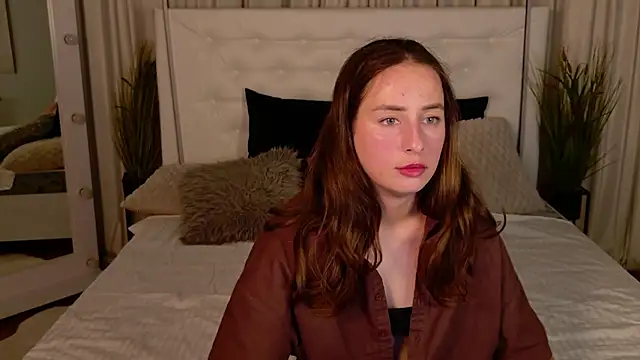 NadinnL online show from June 17, 2026, 1:34 pm