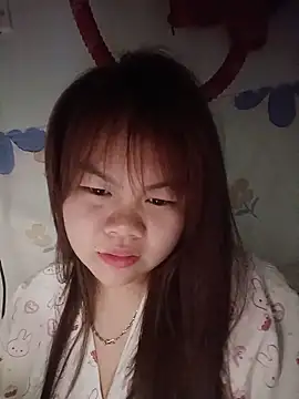 Truxcy1 online show from May 17, 2026, 5:31 pm