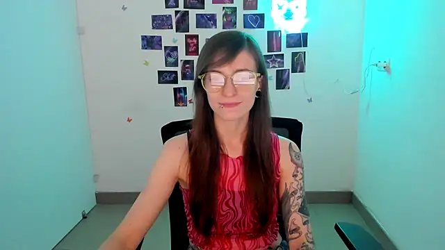 Snapshot of Luna_Tantra chatting on August 6, 2026, 8:33 pm Luna Tantra online show from August 6, 2026, 8:33 pm