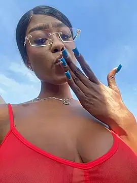 CocoaLuxeXXX online show from July 2, 2026, 1:17 pm