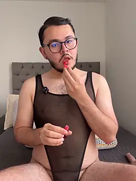 Snapshot of SubBoy_bear chatting on June 10, 2026, 12:04 pm SubBoy bear online show from June 10, 2026, 12:04 pm