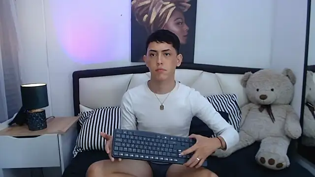 Iam Cami  online show from April 21, 2026, 9:06 pm