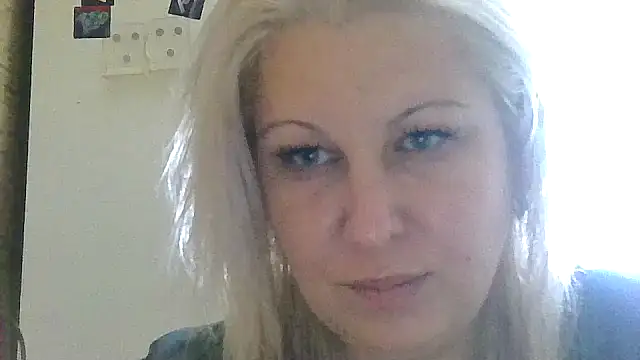 Snapshot of Neferedit chatting on July 16, 2026, 12:44 pm Neferedit online show from July 16, 2026, 12:44 pm