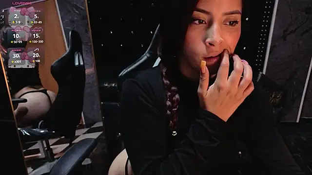 laurab91 online show from May 20, 2026, 3:34 am
