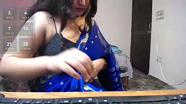 -Queenie online show from May 15, 2026, 8:27 pm