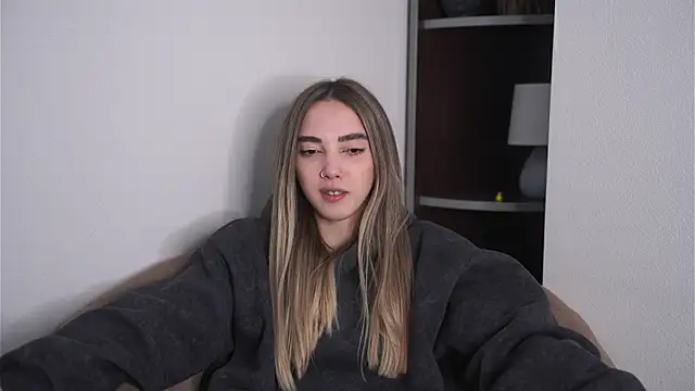 SheliaRafla online show from April 22, 2026, 10:28 am