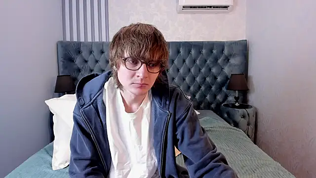 TaylerBev online show from April 24, 2026, 5:10 am