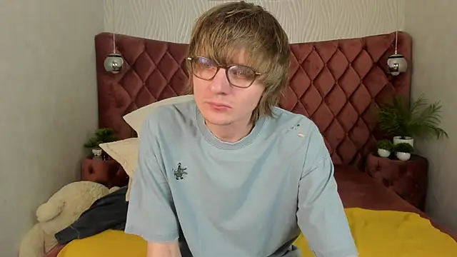 TaylerBev online show from April 25, 2026, 5:10 am