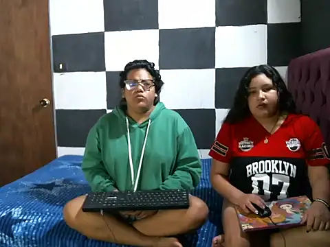 Snapshot of Valery-Khloe chatting on July 5, 2026, 12:50 am Valery-Khloe online show from July 5, 2026, 12:50 am