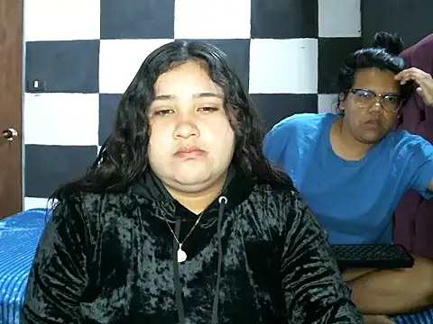 Snapshot of Valery-Khloe chatting on August 5, 2026, 4:15 am Valery-Khloe online show from August 5, 2026, 4:15 am