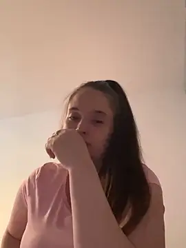 Poppylooloo online show from June 7, 2026, 1:04 pm