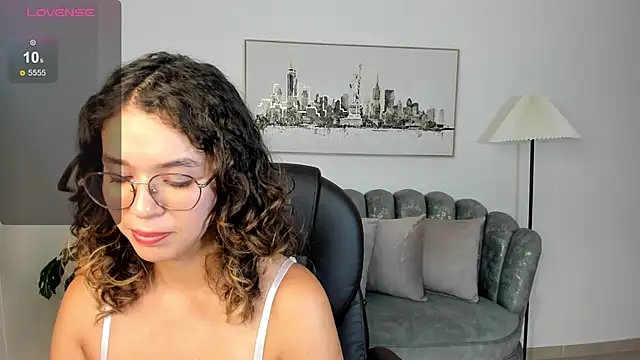 Snapshot of sienna_luxor chatting on May 15, 2026, 11:34 pm sienna luxor online show from May 15, 2026, 11:34 pm