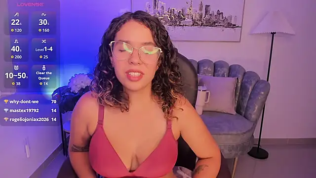 Snapshot of sienna_luxor chatting on May 27, 2026, 1:57 am sienna luxor online show from May 27, 2026, 1:57 am