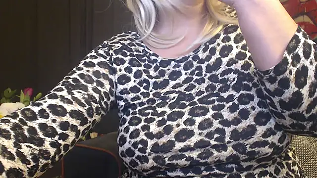 Divineblond online show from February 3, 2025, 8:35 am