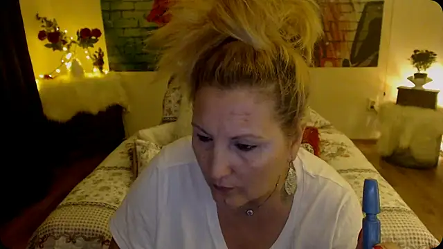 Divineblond online show from March 17, 2025, 6:00 pm