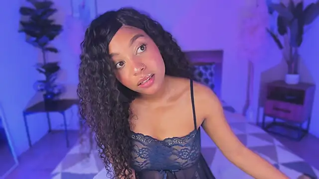 Lynncute online show from May 2, 2026, 3:44 am