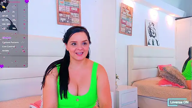 Snapshot of Isabellaa_Reyes chatting on May 19, 2026, 12:55 pm Isabellaa Reyes online show from May 19, 2026, 12:55 pm