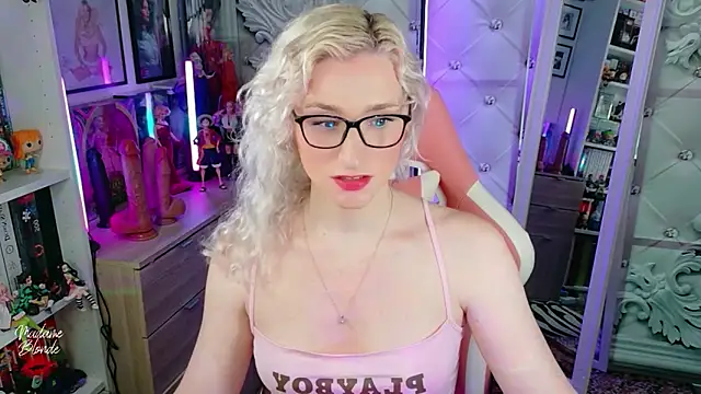 Madame Blonde online show from June 3, 2026, 1:57 pm