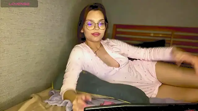 TessaLust  online show from May 9, 2026, 8:03 pm