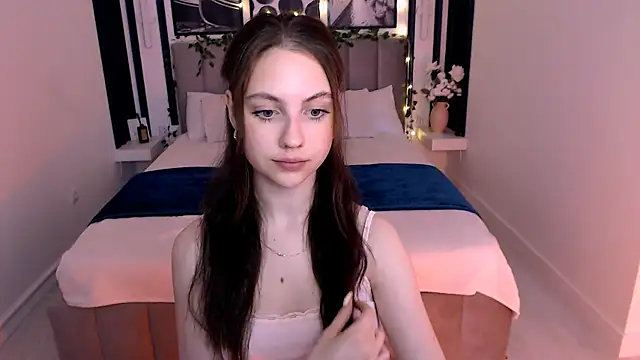 Snapshot of _AliceWells chatting on July 7, 2026, 7:23 am AliceWells online show from July 7, 2026, 7:23 am