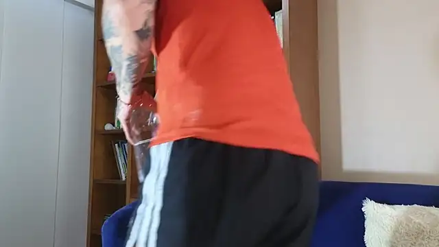 julianmonttoya online show from April 24, 2026, 1:24 pm