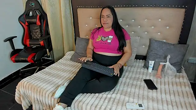 Zoedeleon online show from May 14, 2026, 7:31 pm