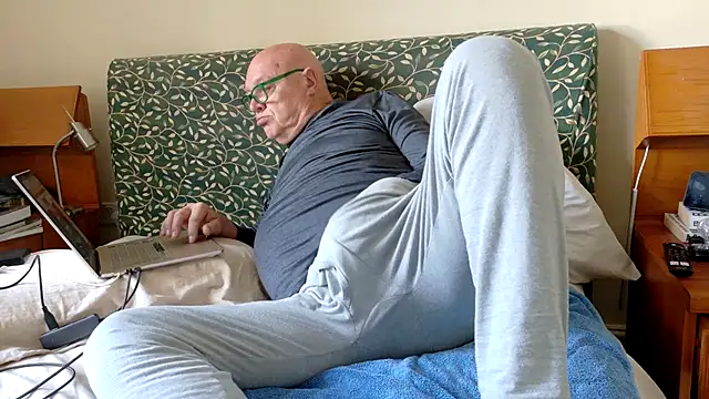 Snapshot of KinkCentral chatting on April 24, 2026, 6:16 am KinkCentral online show from April 24, 2026, 6:16 am