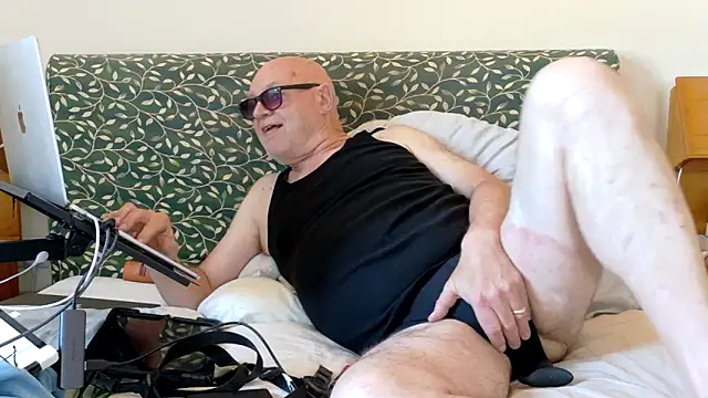 Snapshot of KinkCentral chatting on June 10, 2026, 6:40 pm KinkCentral online show from June 10, 2026, 6:40 pm