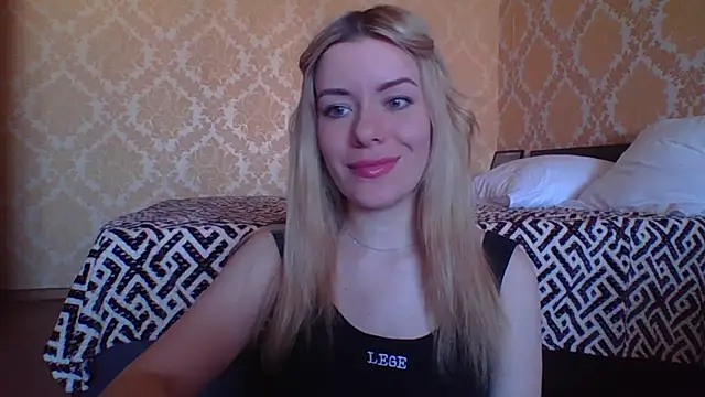 Snapshot of Softy_Aura_ chatting on May 5, 2026, 9:39 am Softy Aura online show from May 5, 2026, 9:39 am