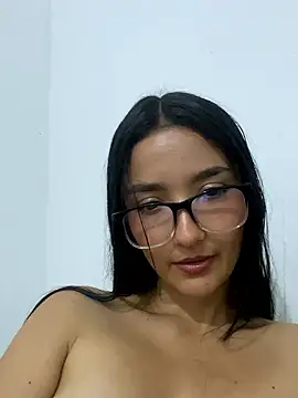 little Chloe19 online show from May 7, 2026, 2:28 am